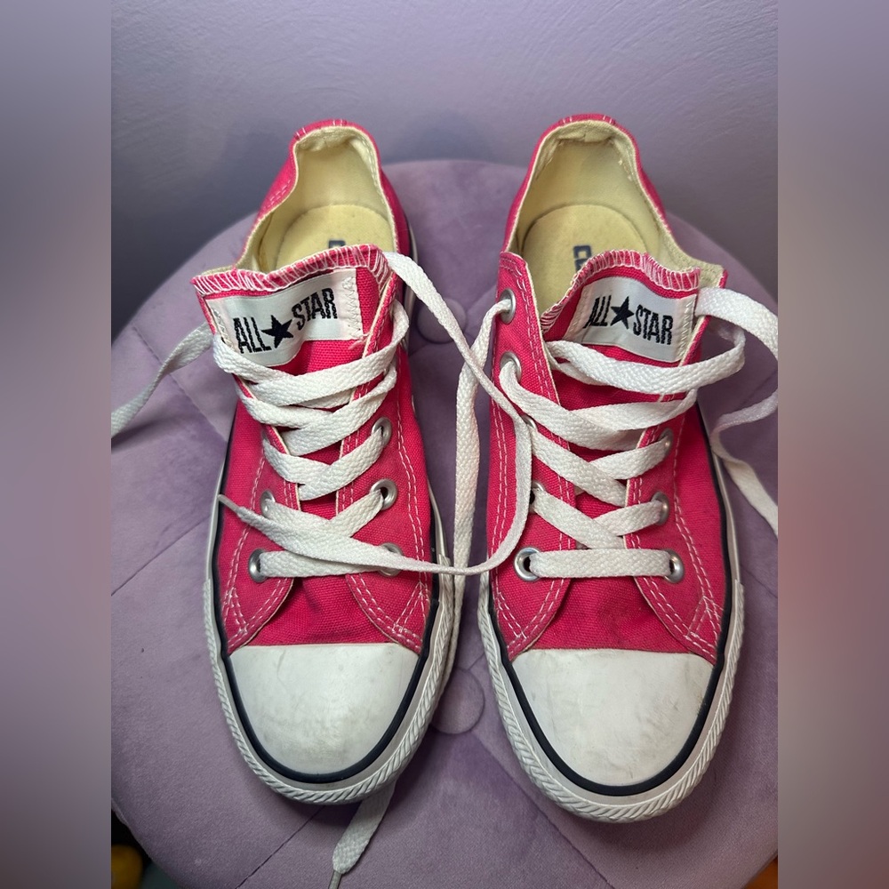 Converse Chuck Taylor All Star Women’s Pink Low-Top Sneakers Size 6